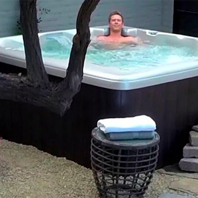 5 Health Benefits of Soaking in a Hot Tub